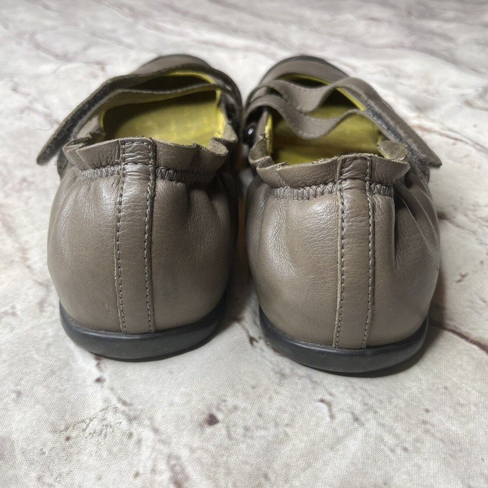 Tsubo Shoes Tsubo Light Gray Leather Mary Jane Ballet Flat - Picture 8 of 8